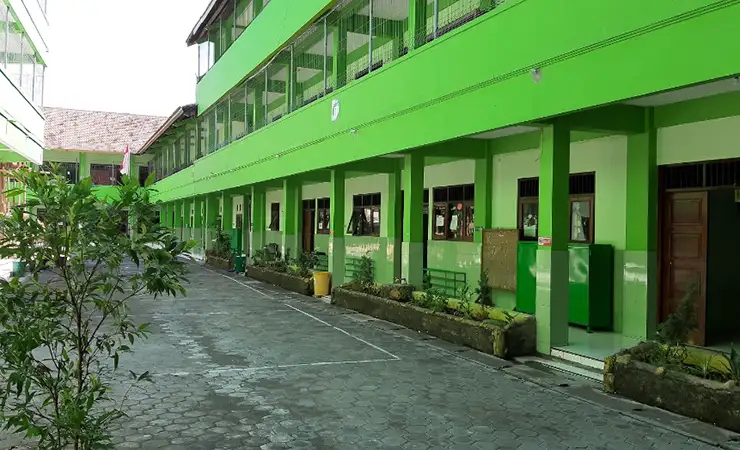 pondok pesantren Usysyaqil Qur'an demak