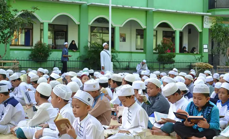 Program Pondok Al Bahjah Cirebon