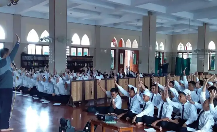 Syarat Masuk Ponpes Manbaul Ulum Cirebon